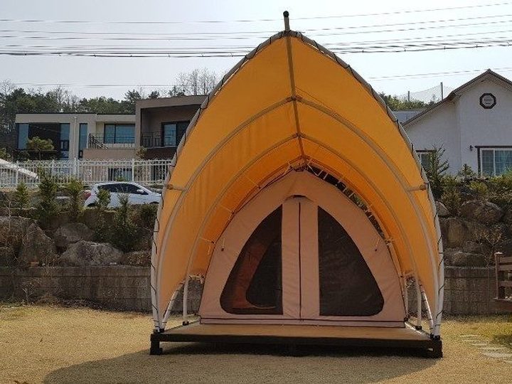 오페라 단층 — 곡선 타프 아래 이너 텐트